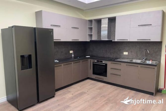 Shtepi me qera Apartament ne Tirane, 3+1, Mobilimi E mobiluar, Pagesa 650  Euro.