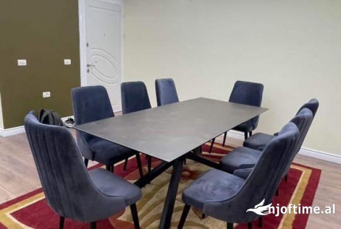 Shtepi me qera Apartament ne Tirane, 3+1, Mobilimi E mobiluar, Pagesa 650  Euro.