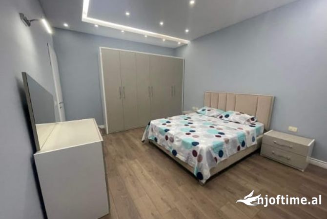 Shtepi me qera Apartament ne Tirane, 3+1, Mobilimi E mobiluar, Pagesa 650  Euro.