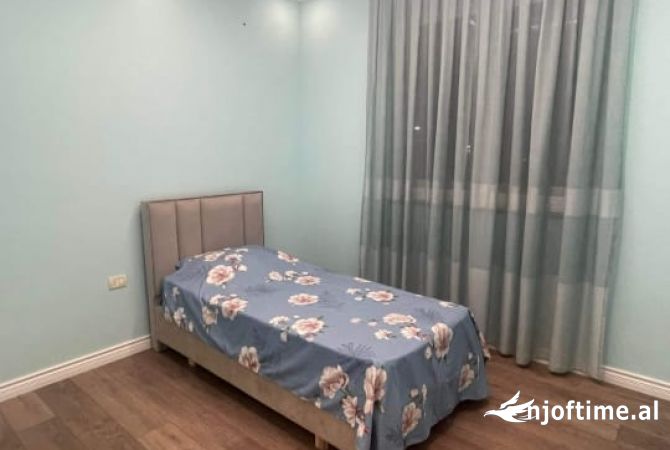 Shtepi me qera Apartament ne Tirane, 3+1, Mobilimi E mobiluar, Pagesa 650  Euro.