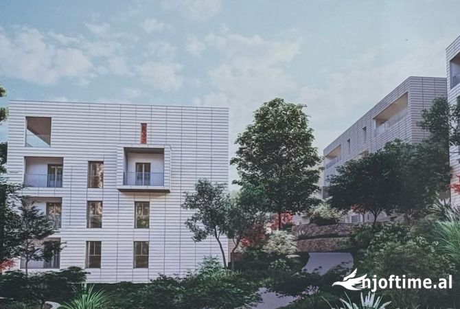 Shitet apartament 2+1 + 2 poste parkimi tek Liqeni artificial