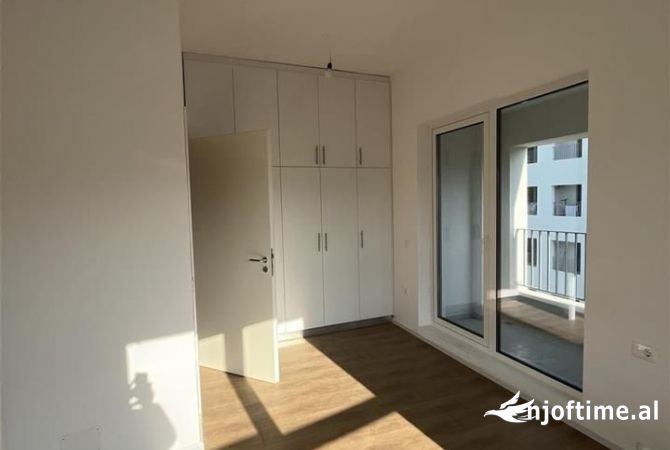 Shtepi ne shitje Apartament ne Tirane, 2+1, Mobilimi Bosh, pa mobiluar, Pagesa 110,000  Euro.