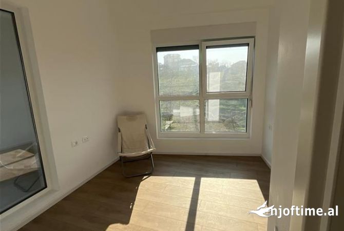 Shtepi ne shitje Apartament ne Tirane, 2+1, Mobilimi Bosh, pa mobiluar, Pagesa 110,000  Euro.