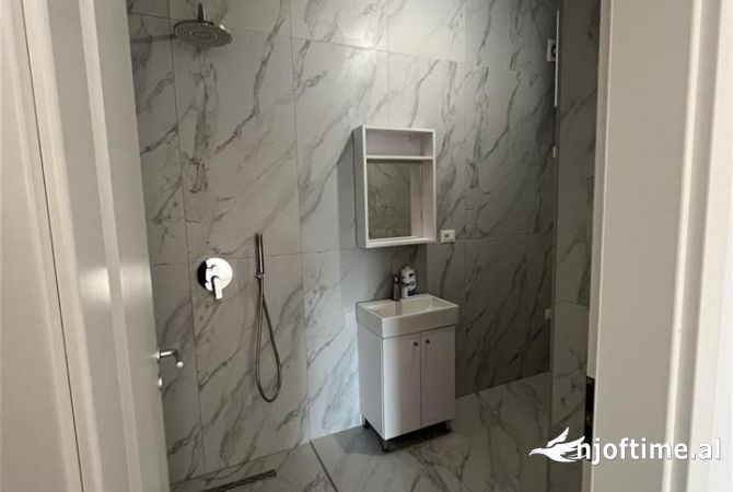 Shtepi ne shitje Apartament ne Tirane, 2+1, Mobilimi Bosh, pa mobiluar, Pagesa 110,000  Euro.