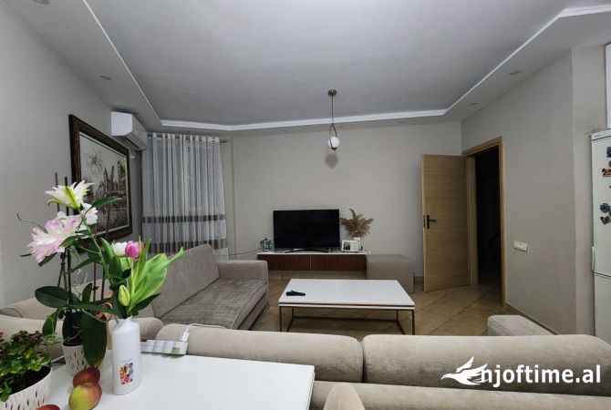 Shtepi ne shitje Apartament ne Tirane, 1+1, Mobilimi E mobiluar, Pagesa 90,000  Euro.