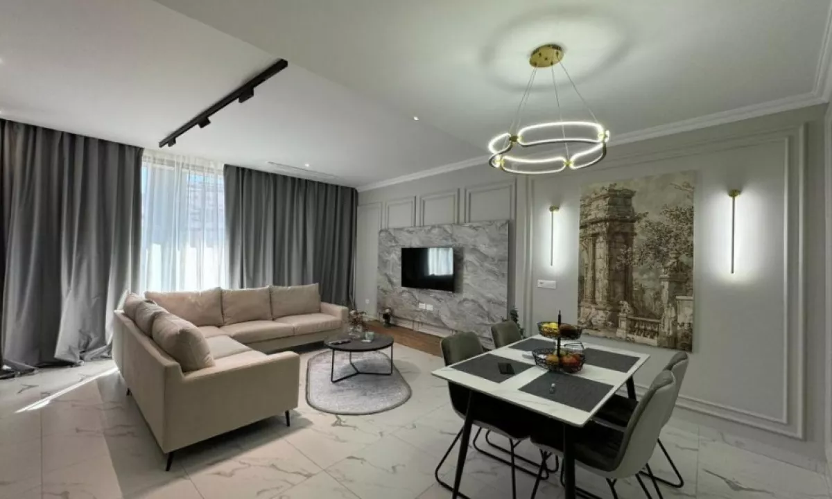 Appartamento in vendita a Tirana 2+1, Arredato