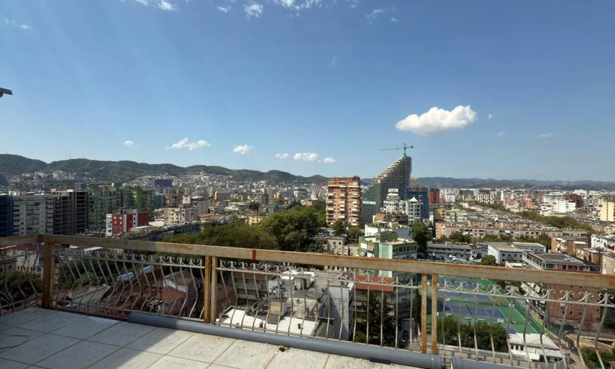 Shtepi ne shitje Duplex(shtepi me 2 kate) ne Tirane, 4+1, Mobilimi Bosh, pa mobiluar, Pagesa 625,000  Euro.