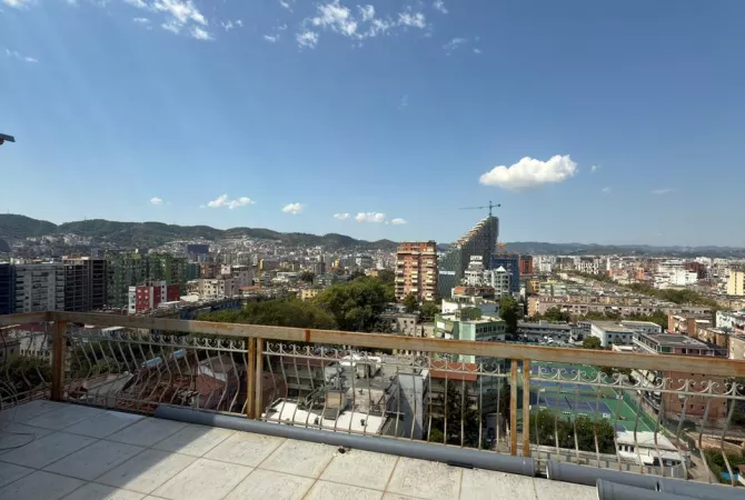 Shitet dublex tek Shallvaret ne Qender te Tiranes   