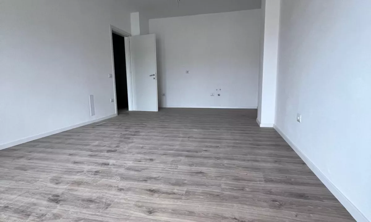 Shtepi ne shitje Apartament ne Tirane, 2+1, Mobilimi Bosh, pa mobiluar, Pagesa 100,000  Euro.