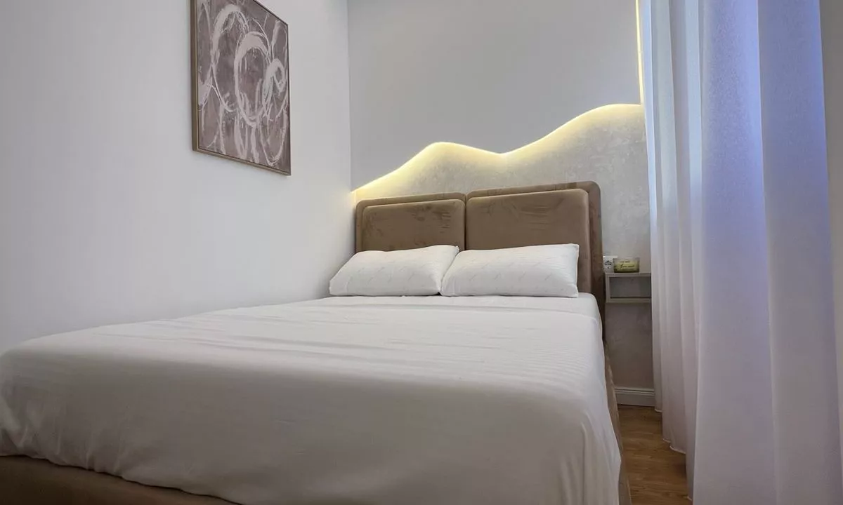 Shtepi ne shitje Apartament ne Tirane, Garsoniere, Mobilimi E mobiluar, Pagesa 67,000  Euro.
