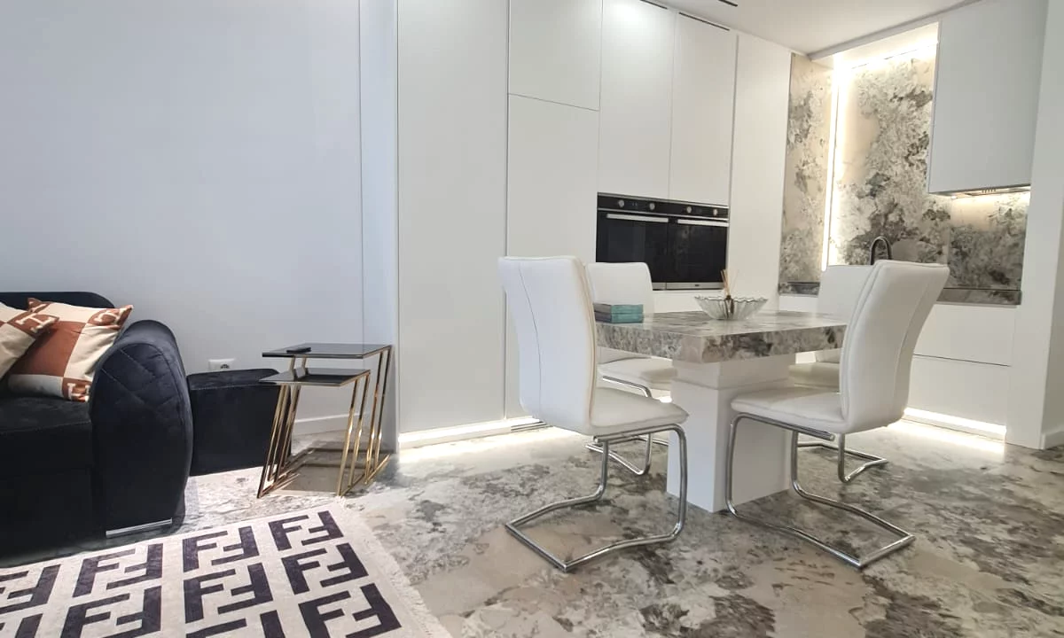 Shtepi me qera Apartament ne Tirane, 1+1, Mobilimi E mobiluar, Pagesa 1,200  Euro.