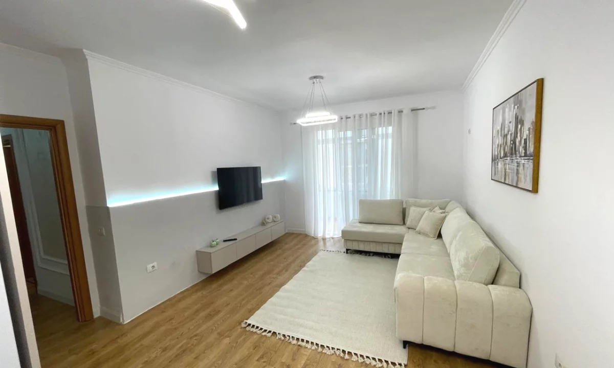 Shtepi ne shitje Apartament ne Tirane, 1+1, Mobilimi E mobiluar, Pagesa 109,000  Euro.