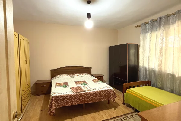 Shtepi me qera Shtepi Private ne Tirane, 1+1, Mobilimi E mobiluar, Pagesa 40,000  Leke.