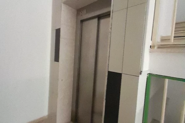 Shtepi ne shitje Apartament ne Tirane, Garsoniere, Mobilimi E mobiluar, Pagesa 92,000,000  Leke.