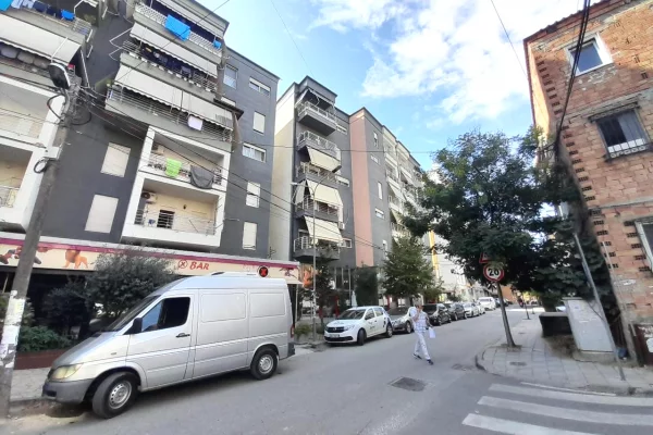 Shtepi ne shitje Apartament ne Tirane, Garsoniere, Mobilimi E mobiluar, Pagesa 92,000,000  Leke.