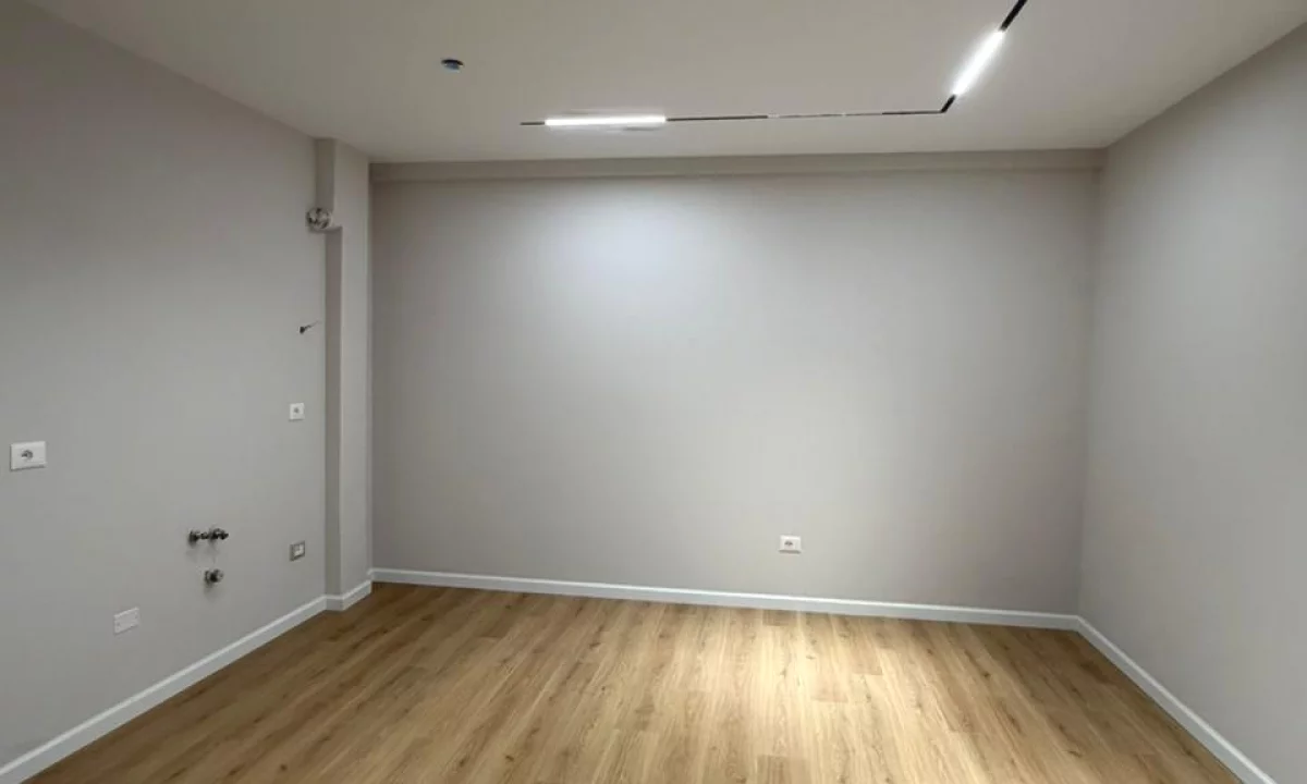 Shtepi ne shitje Apartament ne Tirane, 1+1, Mobilimi Bosh, pa mobiluar, Pagesa 88,000  Euro.