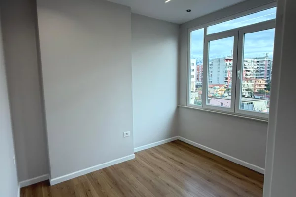 Shtepi ne shitje Apartament ne Tirane, 1+1, Mobilimi Bosh, pa mobiluar, Pagesa 88,000  Euro.
