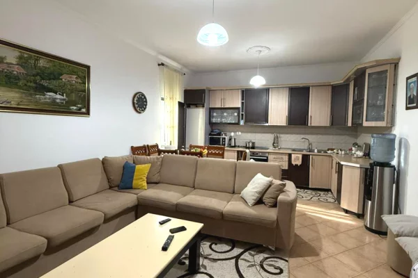 Shtepi ne shitje Shtepi Private ne Tirane, 2+1, Mobilimi E mobiluar, Pagesa 215,000  Euro.