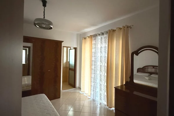 Shtepi me qera Apartament ne Tirane, 2+1, Mobilimi E mobiluar, Pagesa 50,000  Leke.