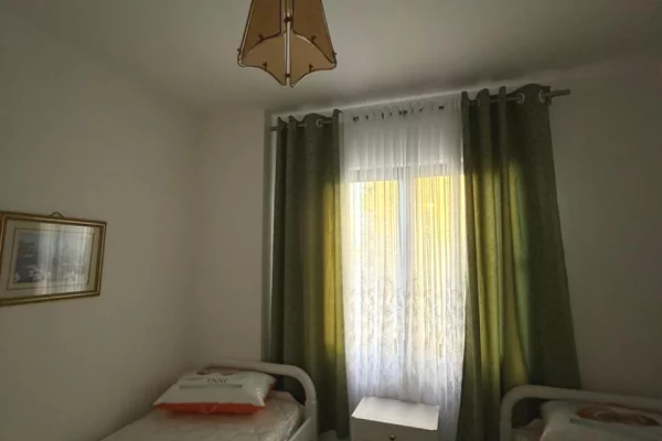 Shtepi me qera Apartament ne Tirane, 2+1, Mobilimi E mobiluar, Pagesa 50,000  Leke.