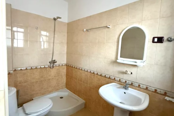 Shtepi me qera Apartament ne Tirane, 2+1, Mobilimi E mobiluar, Pagesa 50,000  Leke.