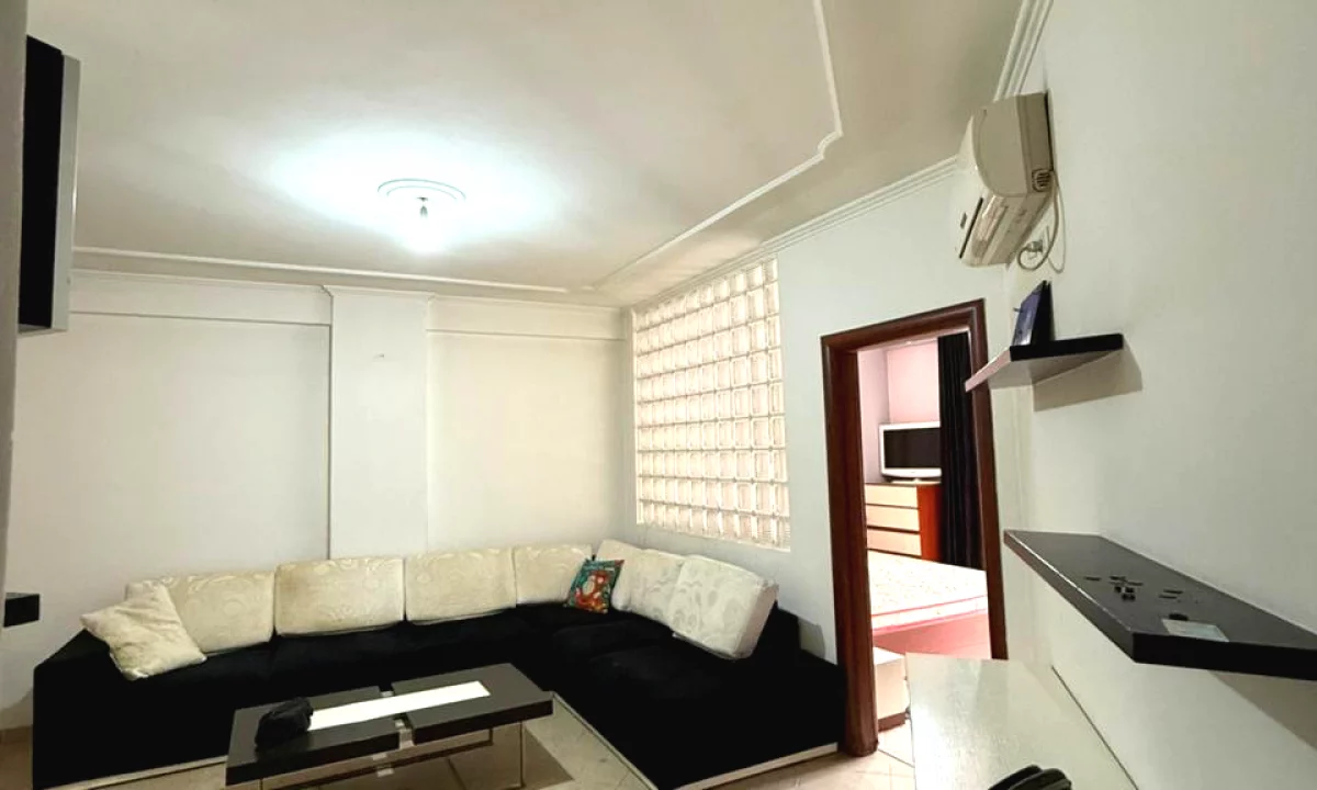 Shtepi ne shitje Apartament ne Tirane, 2+1, Mobilimi Pjeserisht e mobiluar, Pagesa 100,000  Euro.