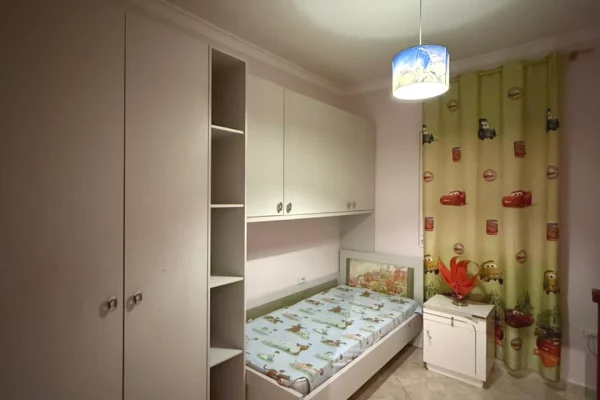 Shtepi me qera Apartament ne Tirane, 2+1, Mobilimi E mobiluar, Pagesa 45,000  Leke.