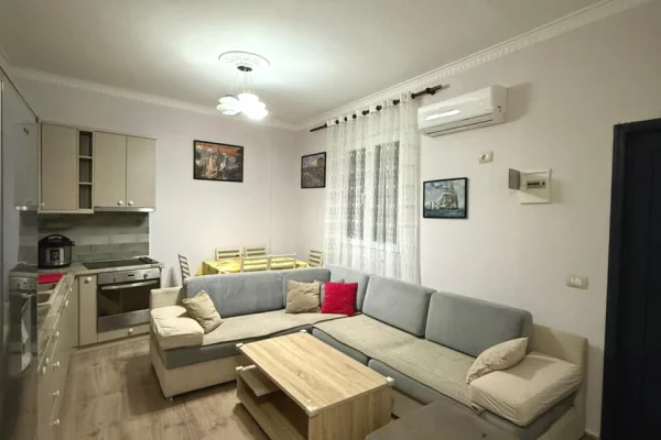 Shtepi me qera Apartament ne Tirane, 2+1, Mobilimi E mobiluar, Pagesa 45,000  Leke.