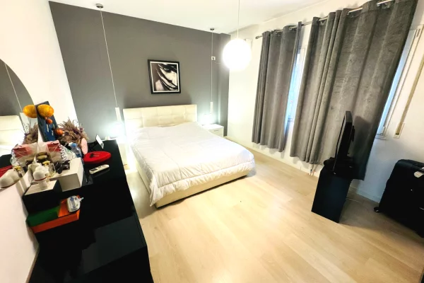 Shtepi ne shitje Apartament ne Tirane, 2+1, Mobilimi E mobiluar, Pagesa 188,000  Euro.