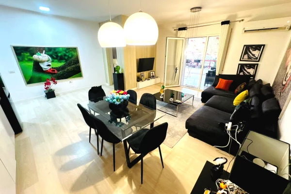 Shtepi ne shitje Apartament ne Tirane, 2+1, Mobilimi E mobiluar, Pagesa 188,000  Euro.