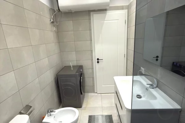 Shtepi ne shitje Apartament ne Tirane, 2+1, Mobilimi E mobiluar, Pagesa 21,500,000  Leke.