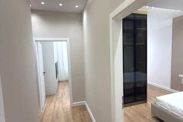Shtepi ne shitje Apartament ne Tirane, 2+1, Mobilimi E mobiluar, Pagesa 21,500,000  Leke.