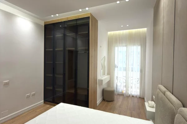 Shtepi ne shitje Apartament ne Tirane, 2+1, Mobilimi E mobiluar, Pagesa 21,500,000  Leke.
