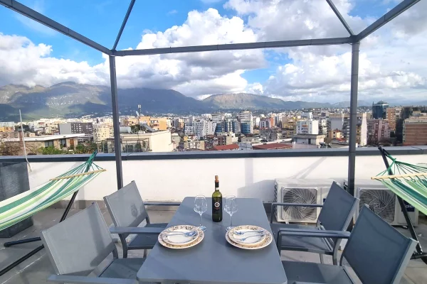 Shtepi me qera Apartament ne Tirane, 1+1, Mobilimi E mobiluar, Pagesa 90,000  Leke.