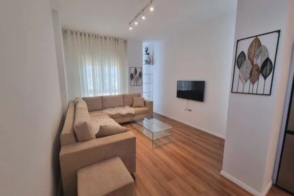 Shtepi me qera Apartament ne Tirane, 1+1, Mobilimi E mobiluar, Pagesa 90,000  Leke.