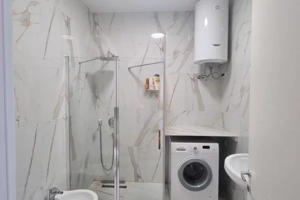 Shtepi me qera Apartament ne Tirane, 1+1, Mobilimi E mobiluar, Pagesa 90,000  Leke.
