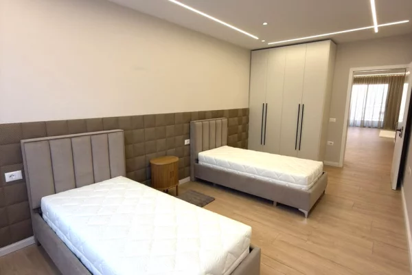 Shtepi ne shitje Apartament ne Tirane, 2+1, Mobilimi E mobiluar, Pagesa 17,100,000  Leke.