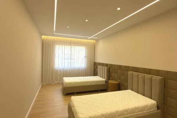 Shtepi ne shitje Apartament ne Tirane, 2+1, Mobilimi E mobiluar, Pagesa 17,100,000  Leke.