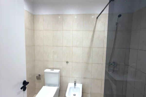Shtepi ne shitje Apartament ne Tirane, 2+1, Mobilimi E mobiluar, Pagesa 17,100,000  Leke.