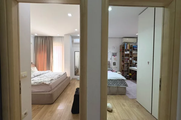 Shtepi ne shitje Apartament ne Tirane, 2+1, Mobilimi E mobiluar, Pagesa 16,900,000  Leke.