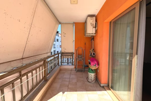 Shtepi ne shitje Apartament ne Tirane, 2+1, Mobilimi E mobiluar, Pagesa 16,900,000  Leke.