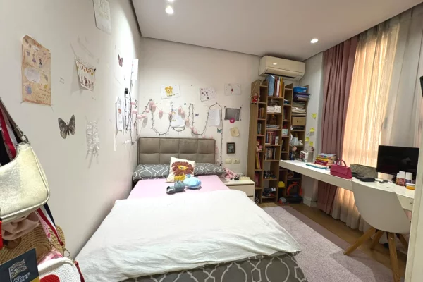 Shtepi ne shitje Apartament ne Tirane, 2+1, Mobilimi E mobiluar, Pagesa 16,900,000  Leke.