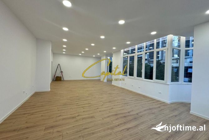 Ambiente Commerciale in Vendita 1+1 a Tirana - 230,000 Euro