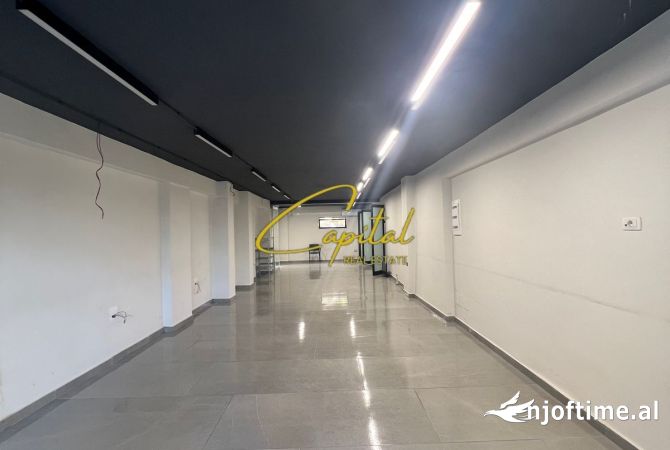 Ambiente Commerciale in Affitto 1+1 a Tirana - 1,000 Euro
