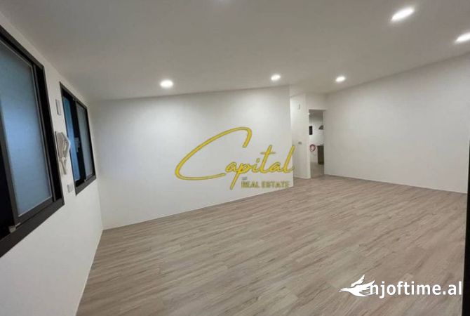 Ambiente Commerciale in Affitto 3+1 a Tirana - 700 Euro