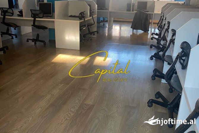 Ambiente Commerciale in Affitto 3+1 a Tirana - 900 Euro