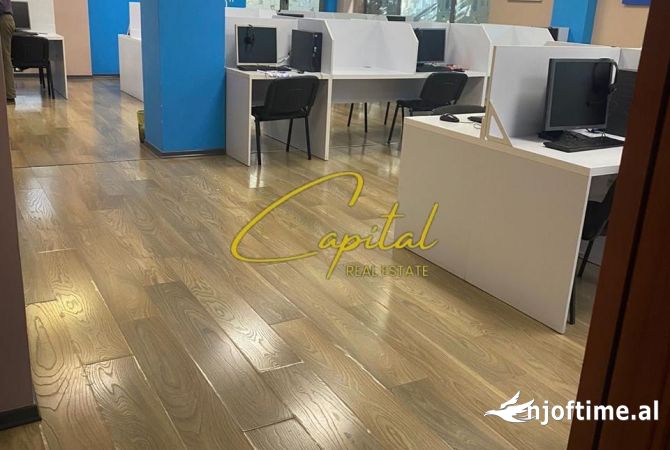 Ambiente Commerciale in Affitto 3+1 a Tirana - 900 Euro