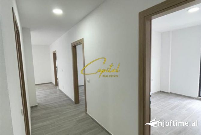 Ambiente Commerciale in Affitto 3+1 a Tirana - 450 Euro