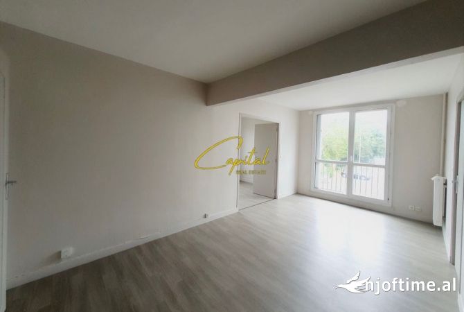 Ambiente Commerciale in Affitto 3+1 a Tirana - 650 Euro