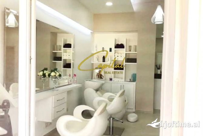 Ambiente Commerciale in Affitto 3+1 a Tirana - 500 Euro